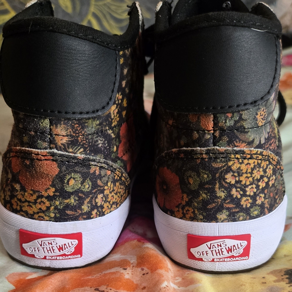 Vans Black and Red Sneakers Low-Top Casual - Picture 4 of 8